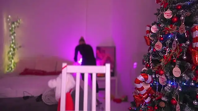 Snapshot of Heidi11 chatting on December 2024 10:06:02 PM Heidi11 online show from December 2024 10:06:02 PM