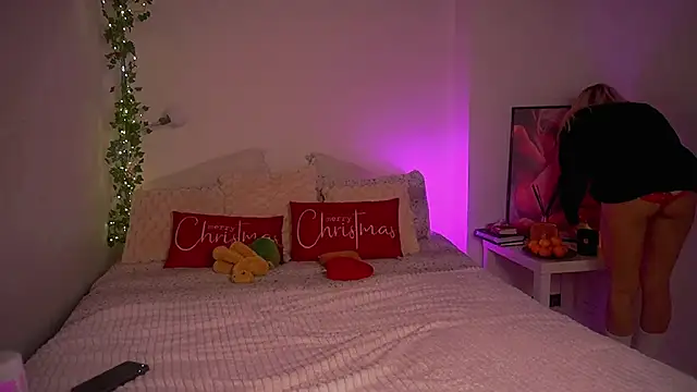 Snapshot of Heidi11 chatting on December 2024 01:29:02 AM Heidi11 online show from December 2024 01:29:02 AM