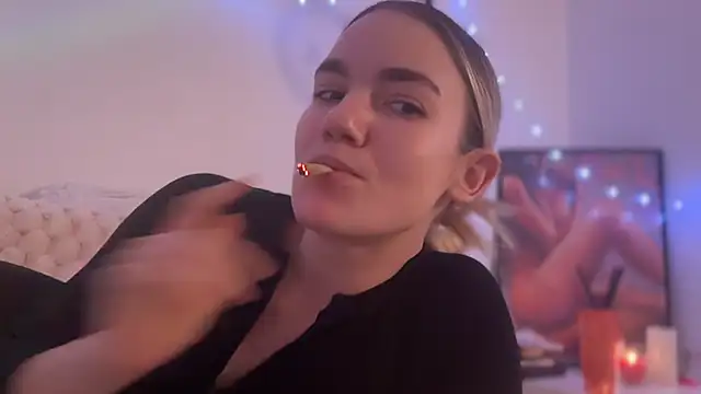 Snapshot of Heidi11 chatting on January 2025 10:23:01 PM Heidi11 online show from January 2025 10:23:01 PM