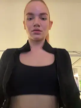 Snapshot of Heidi11 chatting on February 2025 04:11:02 PM Heidi11 online show from February 2025 04:11:02 PM