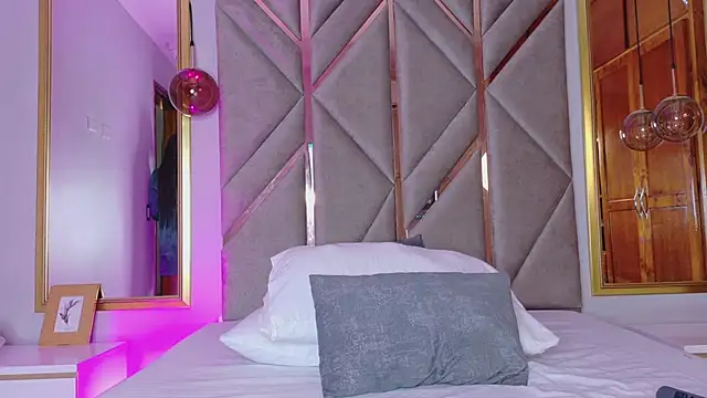 Lola King online show from February 2025 08:33:02 AM