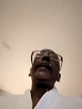 mamakarma1403 online show from April 2026 10:26:02 PM