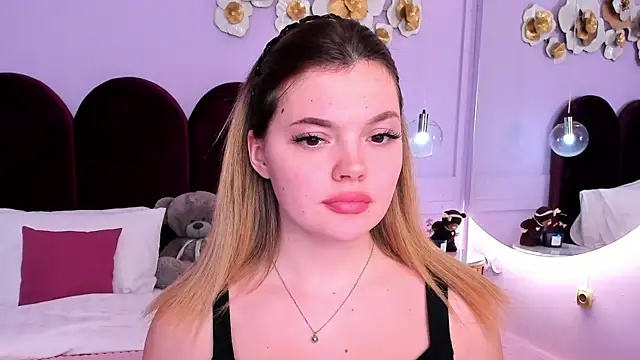 Snapshot of ZaraBloom chatting on January 2025 02:43:01 AM ZaraBloom online show from January 2025 02:43:01 AM