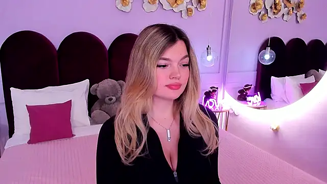 ZaraBloom online show from January 2026 03:27:02 PM