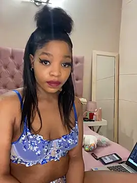 ItsLeyaa online show from December 2024 09:26:01 PM