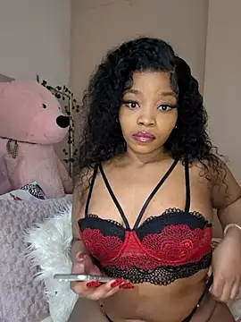 ItsLeyaa online show from November 2025 08:19:01 PM