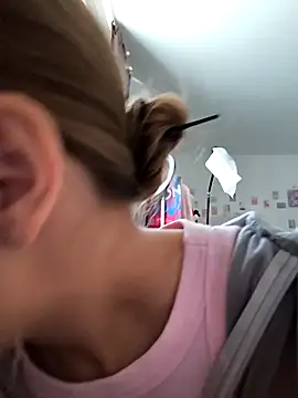 Snapshot of AliceBrayan chatting on September 2025 05:09:02 AM AliceBrayan online show from September 2025 05:09:02 AM