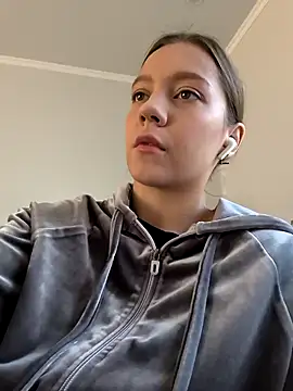 Snapshot of AliceBrayan chatting on October 2025 05:03:02 AM AliceBrayan online show from October 2025 05:03:02 AM