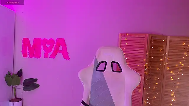 Snapshot of Miss_Mia_Murr chatting on September 2025 03:32:02 AM Miss Mia Murr online show from September 2025 03:32:02 AM