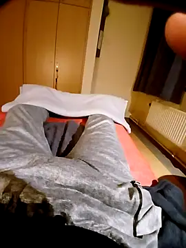 Snapshot of pascalino100 chatting on April 2026 07:00:01 PM pascalino100 online show from April 2026 07:00:01 PM