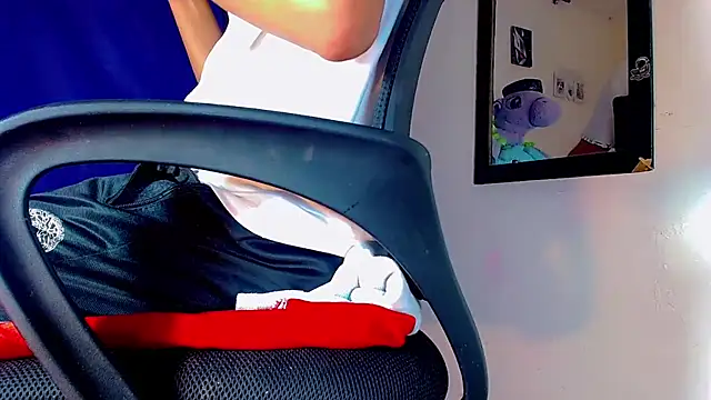 Snapshot of nicol_gill_ chatting on January 2025 05:20:01 PM nicol gill online show from January 2025 05:20:01 PM