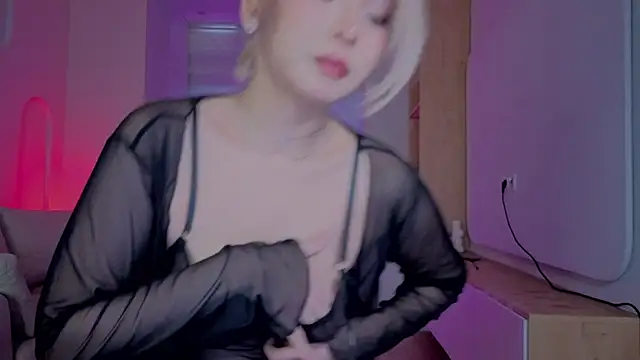 RileyMee online show from October 2025 12:13:02 PM