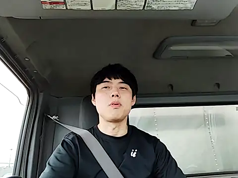 whitebriefboy online show from July 2026 09:21:02 PM