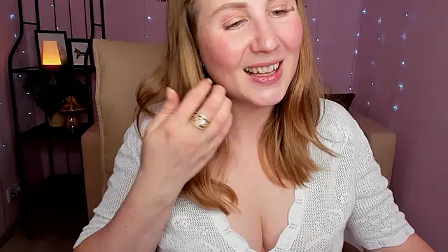 Snapshot of Helens_love chatting on March 2025 06:15:02 AM Helens love online show from March 2025 06:15:02 AM