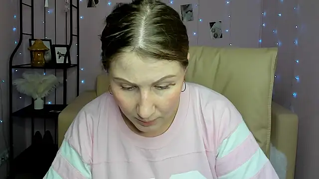 Snapshot of Helens_love chatting on March 2025 03:02:02 AM Helens love online show from March 2025 03:02:02 AM