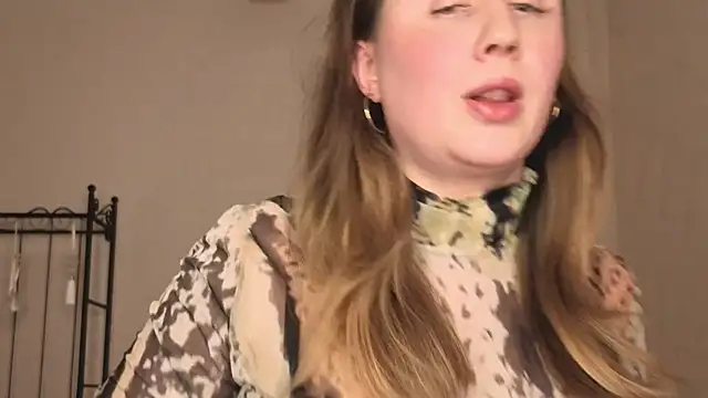 Snapshot of Helens_love chatting on March 2026 08:39:02 AM Helens love online show from March 2026 08:39:02 AM