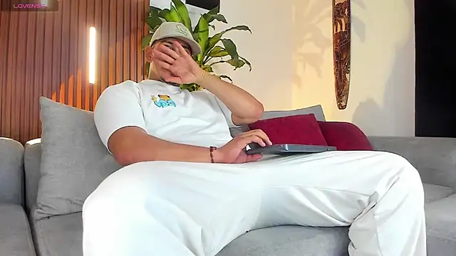 lucasanto  online show from February 2026 03:36:02 AM