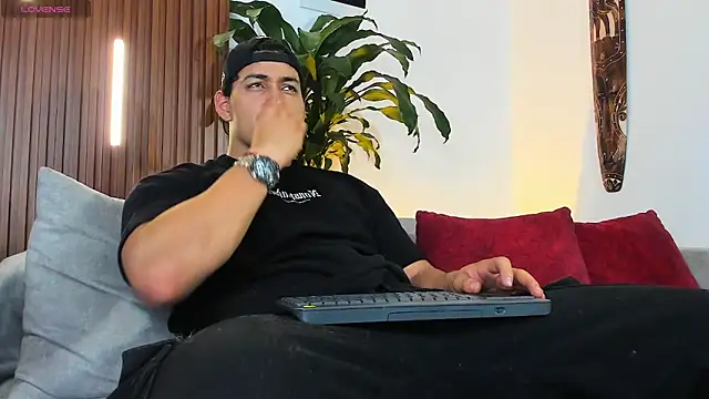Snapshot of lucasanto_ chatting on May 2026 03:45:02 AM lucasanto online show from May 2026 03:45:02 AM