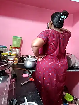 Snapshot of Renuma chatting on October 2025 03:15:01 AM Renuma online show from October 2025 03:15:01 AM