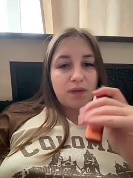 Strawberryyyyik online show from December 2024 06:37:02 AM