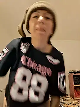 Snapshot of VenomKushx chatting on April 2026 01:04:01 AM VenomKushx online show from April 2026 01:04:01 AM