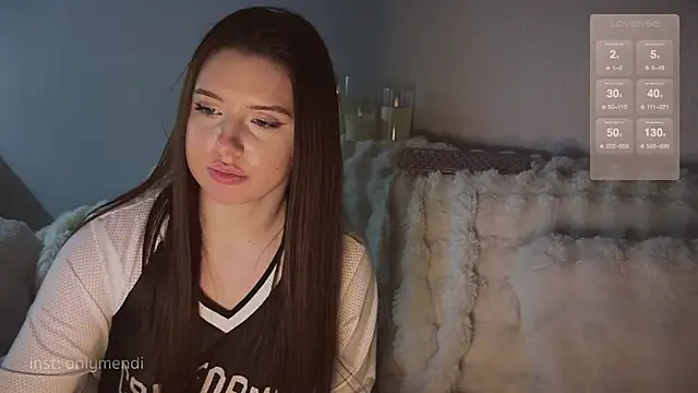 Snapshot of MENNDI chatting on December 2024 06:22:02 AM MENNDI online show from December 2024 06:22:02 AM