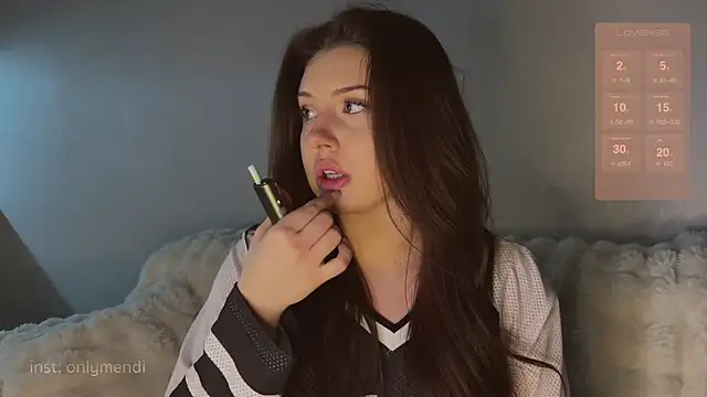 Snapshot of MENNDI chatting on December 2024 04:43:01 PM MENNDI online show from December 2024 04:43:01 PM