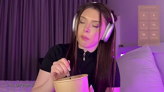 Snapshot of MENNDI chatting on January 2025 03:14:02 PM MENNDI online show from January 2025 03:14:02 PM