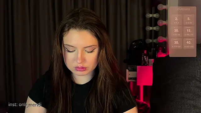 Snapshot of MENNDI chatting on February 2025 07:05:02 PM MENNDI online show from February 2025 07:05:02 PM