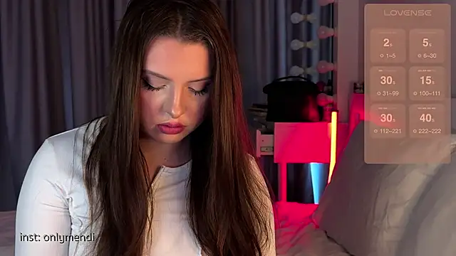 Snapshot of MENNDI chatting on February 2025 10:59:01 AM MENNDI online show from February 2025 10:59:01 AM