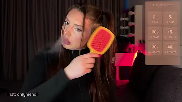 Snapshot of MENNDI chatting on February 2025 03:03:02 PM MENNDI online show from February 2025 03:03:02 PM