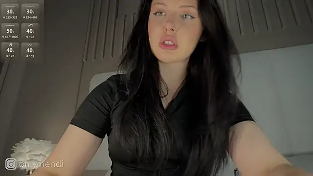 Snapshot of MENNDI chatting on September 2025 01:11:02 PM MENNDI online show from September 2025 01:11:02 PM