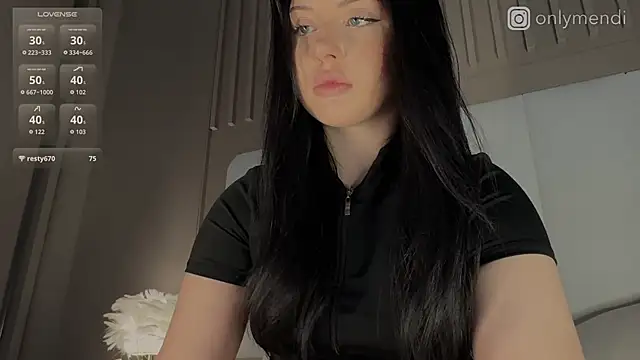 Snapshot of MENNDI chatting on October 2025 10:04:01 AM MENNDI online show from October 2025 10:04:01 AM