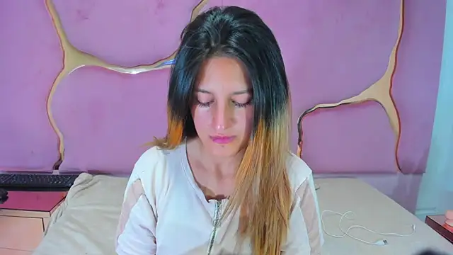 GiaRoussel online show from January 2025 12:20:02 PM