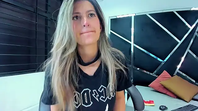 GiaRoussel online show from September 2025 04:12:01 PM