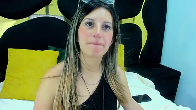 GiaRoussel online show from December 2025 09:31:02 PM