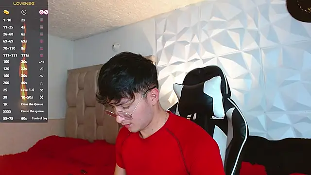 santyago taylor online show from December 2024 07:00:01 PM