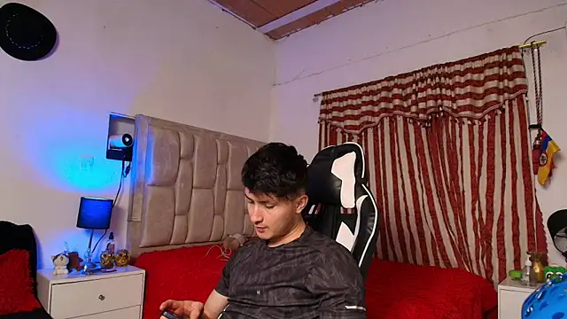 santyago taylor online show from December 2024 02:12:02 AM