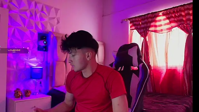 santyago taylor online show from January 2025 06:56:01 PM