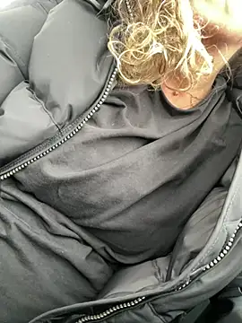 JenniLowen online show from February 2025 12:33:01 PM