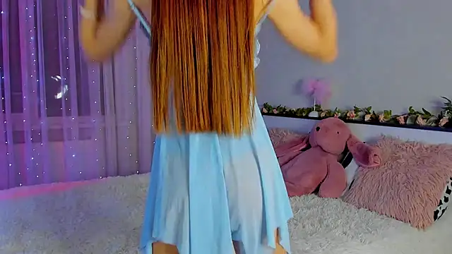 Snapshot of Undertheskin chatting on December 2024 04:29:02 PM Undertheskin online show from December 2024 04:29:02 PM