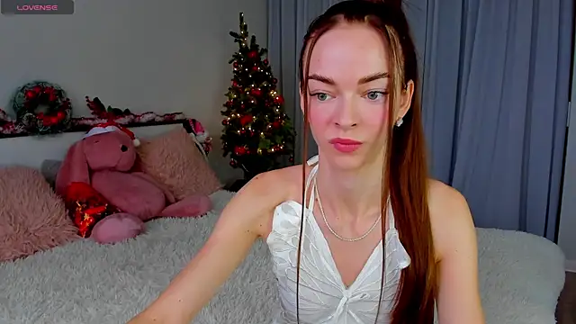 Snapshot of Undertheskin chatting on December 2024 08:02:01 AM Undertheskin online show from December 2024 08:02:01 AM