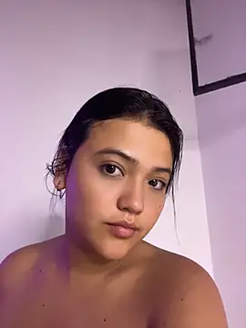 alisson carolina73 online show from May 2026 11:45:01 PM