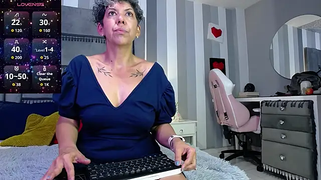 Julianewell online show from June 2026 12:18:01 PM