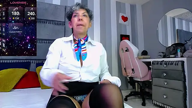 Julianewell online show from June 2026 12:28:02 PM