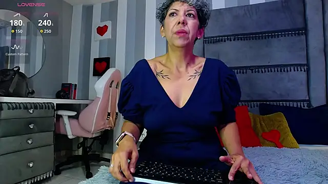 Julianewell online show from July 2026 12:03:02 PM
