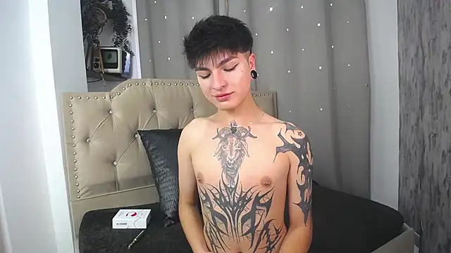 Snapshot of CataFox_ chatting on January 2025 12:53:01 PM CataFox online show from January 2025 12:53:01 PM