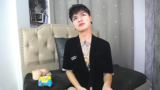 Snapshot of CataFox_ chatting on January 2025 02:48:01 PM CataFox online show from January 2025 02:48:01 PM