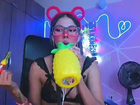 Snapshot of _ALLYSON18_ chatting on January 2025 02:28:02 PM ALLYSON18 online show from January 2025 02:28:02 PM