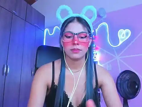 Snapshot of _ALLYSON18_ chatting on February 2025 11:19:02 AM ALLYSON18 online show from February 2025 11:19:02 AM